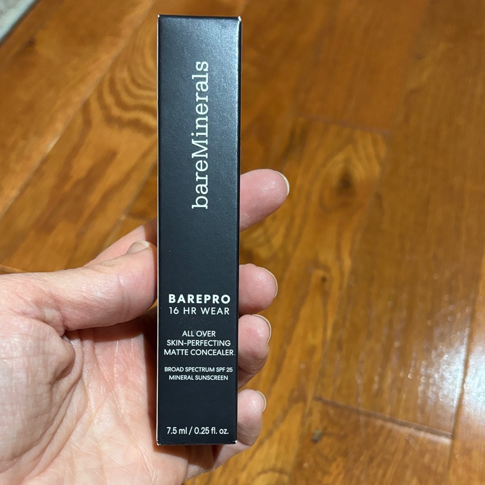 bareMinerals BAREPRO Matte Concealer - Black and White